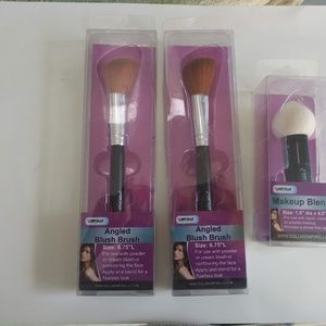 3 BRUSHES MAKEUP BLENDER/ANGLED BLUSH